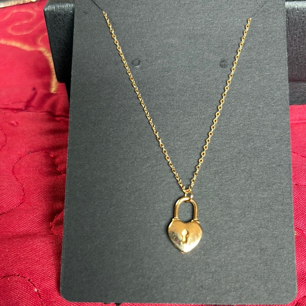 Chain 14k real gold 16, 18 inches.Elegant heart pendants.